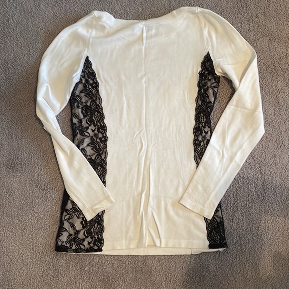 The Limited Lace Side Sweater - Picture 4 of 5